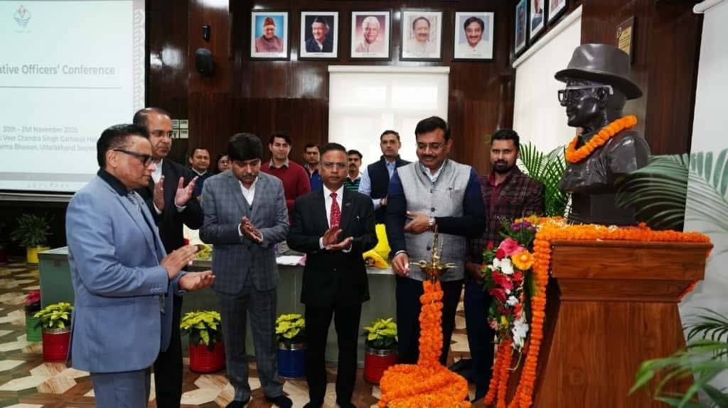 सचिवालय में प्रशासनिक अधिकारी सम्मेलन