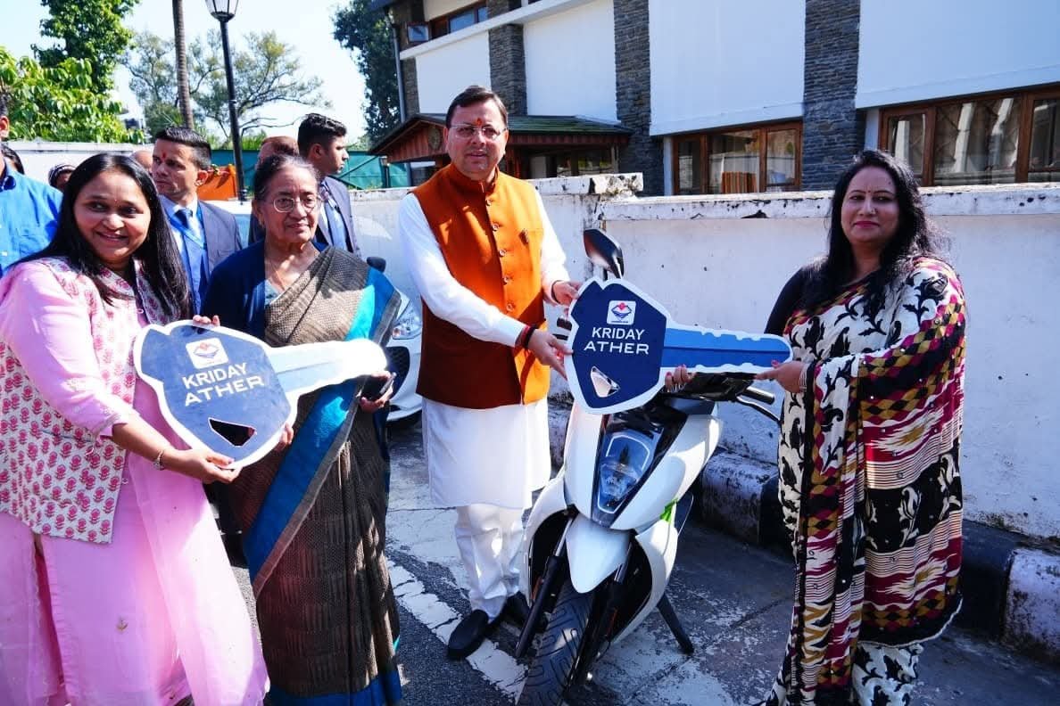 बिल लाओ इनाम पाओ स्कीम के विनर्स को सीएम ने दिया तोहफा