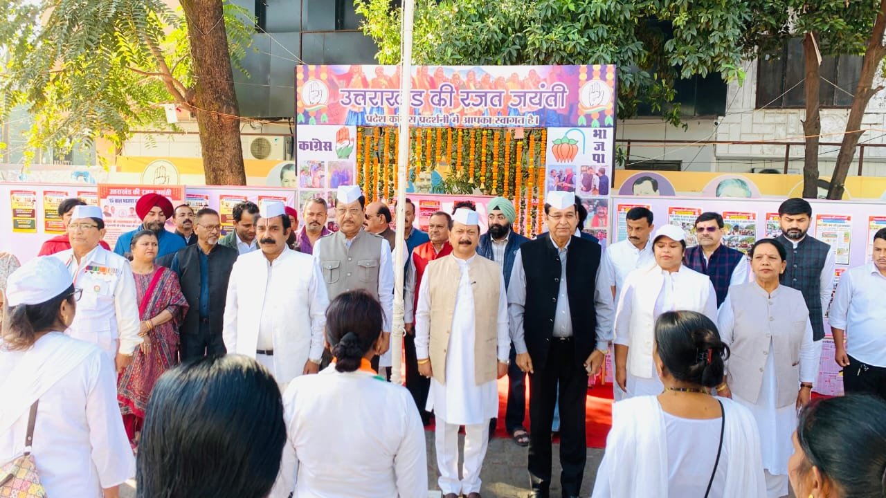 कांग्रेस भवन में फहराया गया तिरंगा