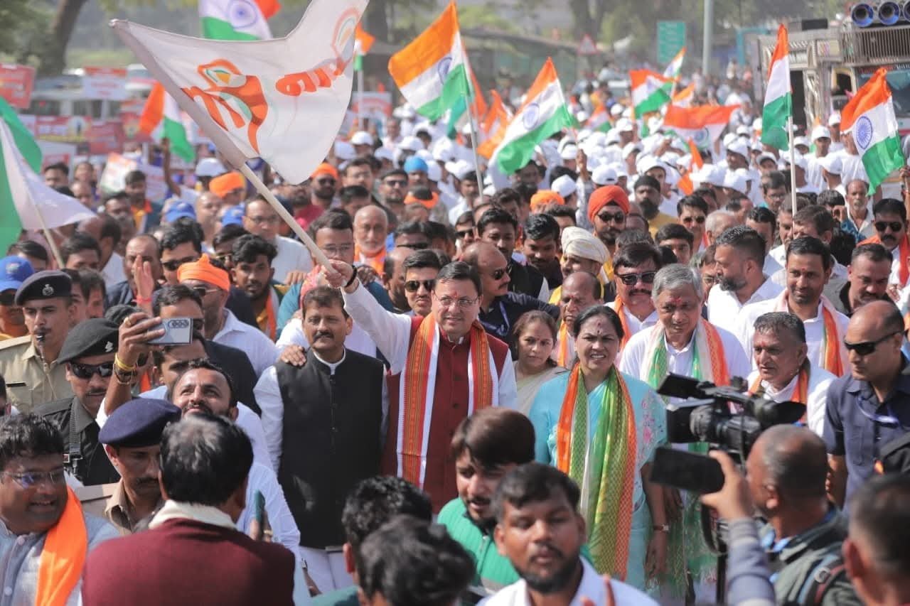 गुजरात में राजनाथ सिंह के साथ सीएम धामी ने यूनिटी मार्च में लिया हिस्सा