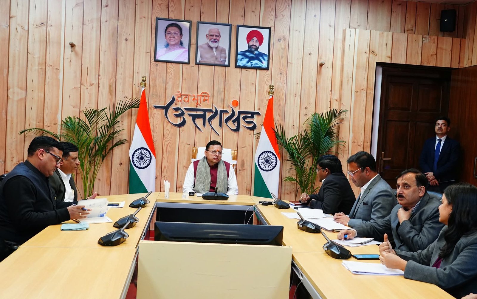 सीएम धामी ने किया समाज कल्याण विभाग की पेंशन का वितरण