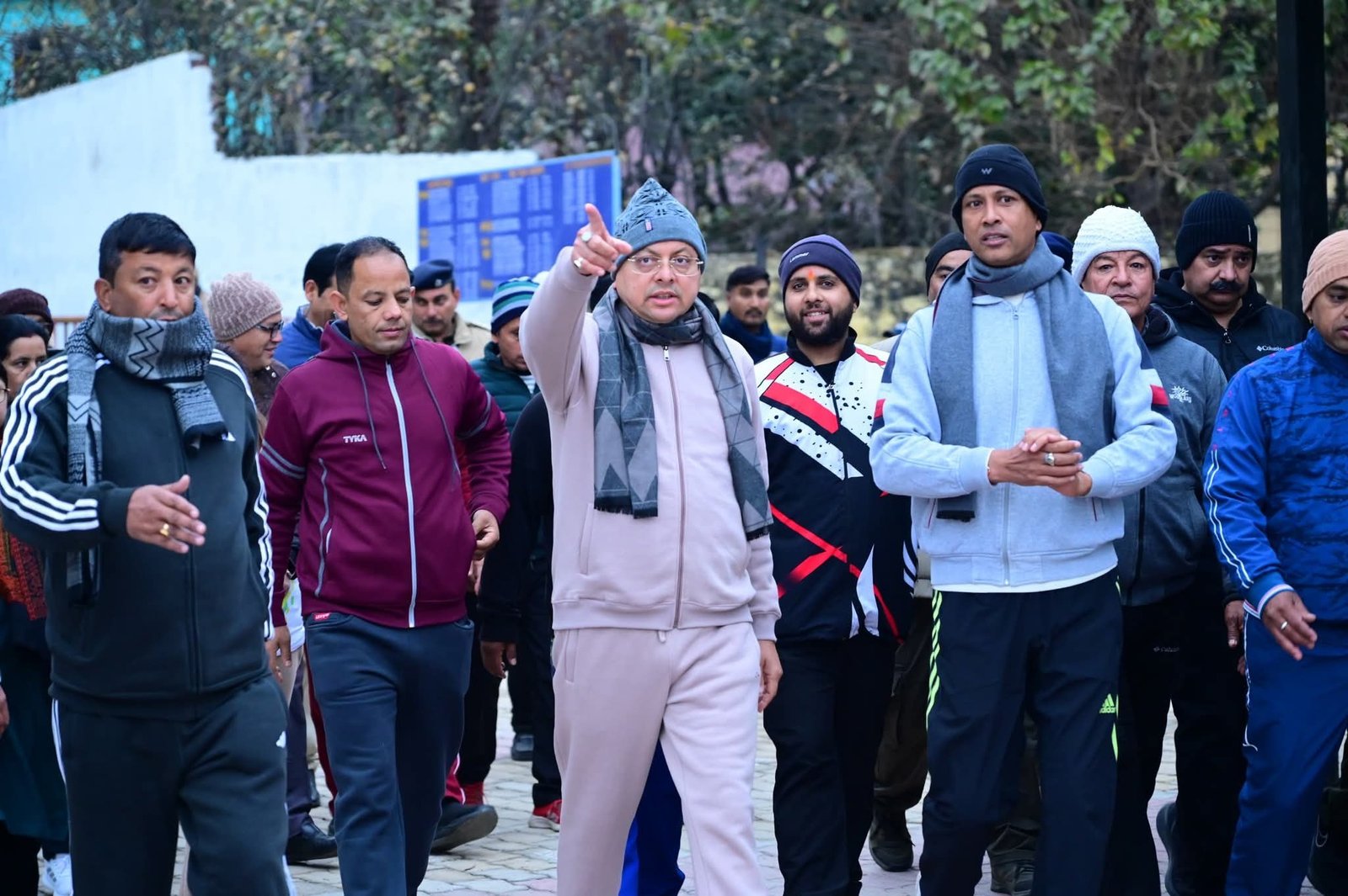 बागेश्वर में सीएम धामी ने की सुबह की सैर, लोगों से भी मिले