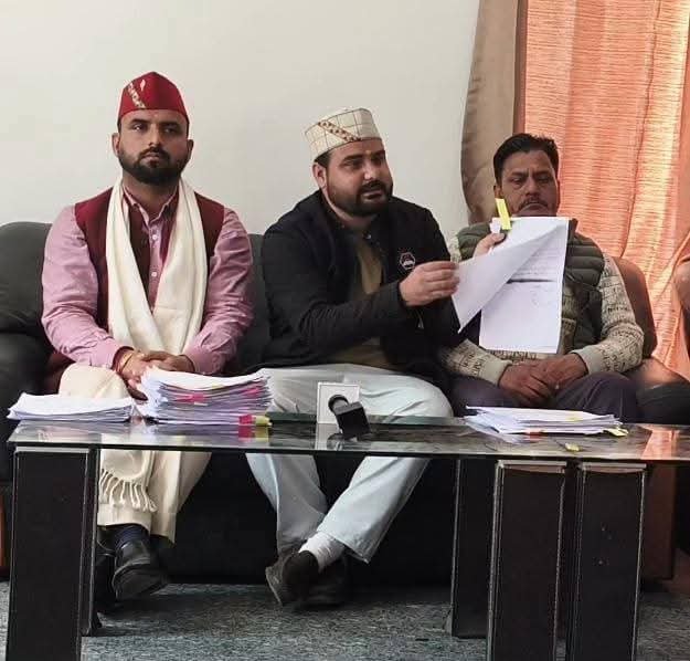 बॉबी पंवार ने खोला मोर्चा, उत्तरकाशी में प्रांतीय रक्षक दल के कार्यालय में भ्रष्टाचार का लगाया आरोप, जांच की उठाई मांग