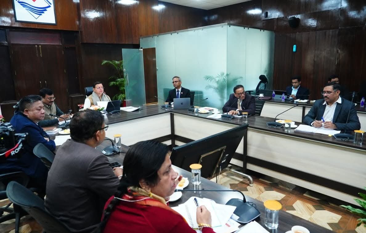 सीएम धामी ने राजस्व प्राप्ति को लेकर की समीक्षा बैठक