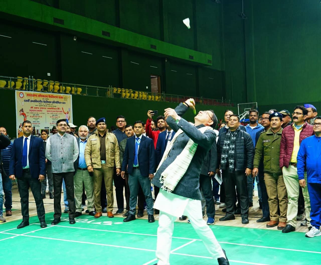 सीएम धामी ने सरकारी कर्मचारियों के लिए खेलों का महत्व बताया