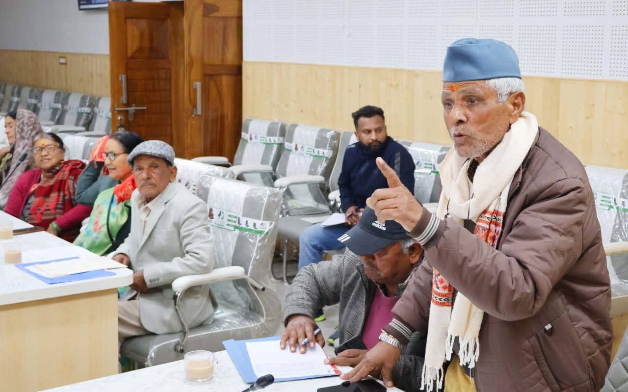 राज्य आंदोलनकारियों की समस्याओं को लेकर चमोली में डीएम ने की बैठक
