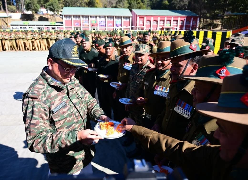 कुमाऊं रेजिमेंट सेंटर में सीएम धामी