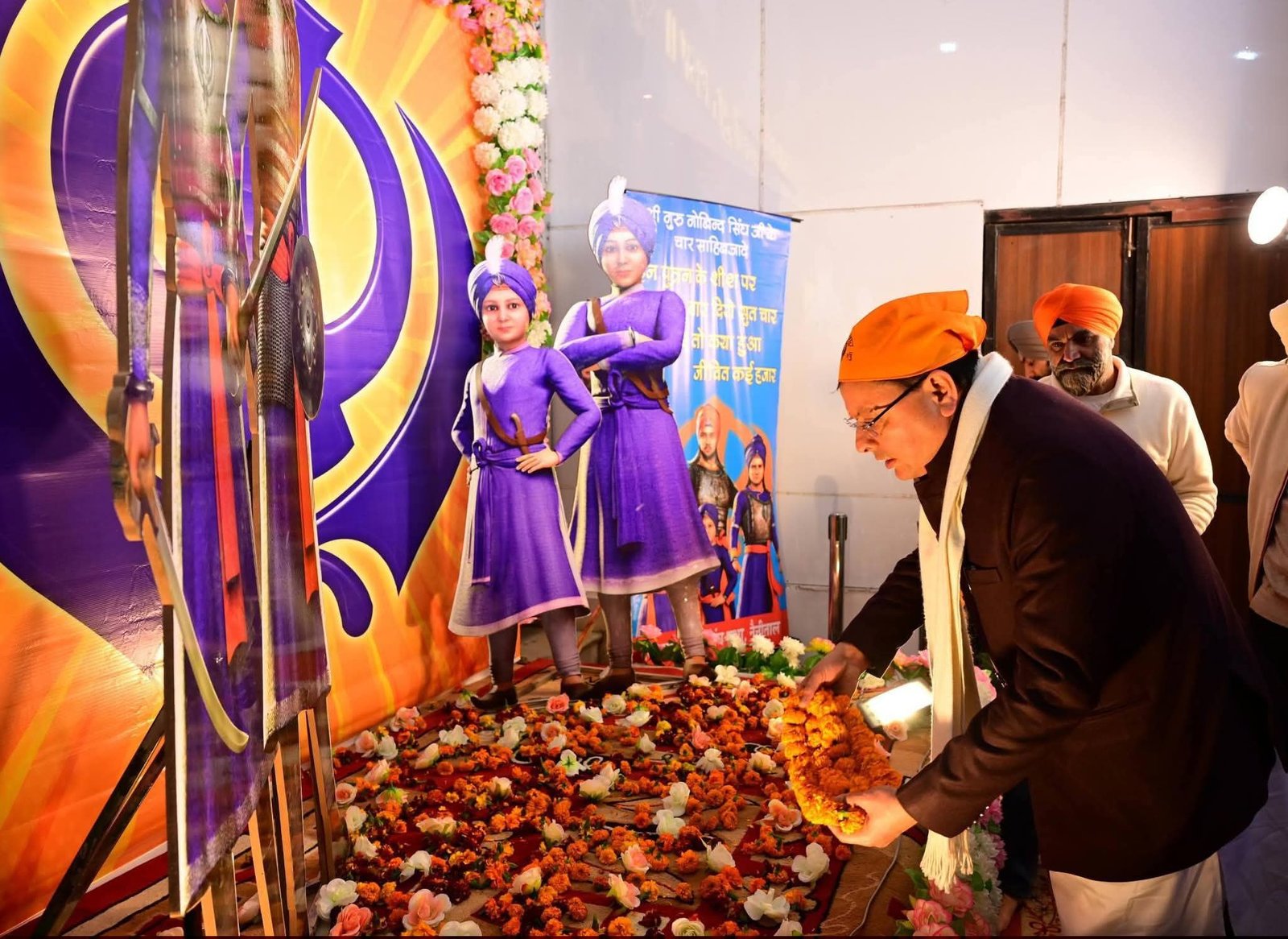 वीर बाल दिवस पर नैनीताल के गुरुद्वारे में सीएम धामी ने नवाया शीश