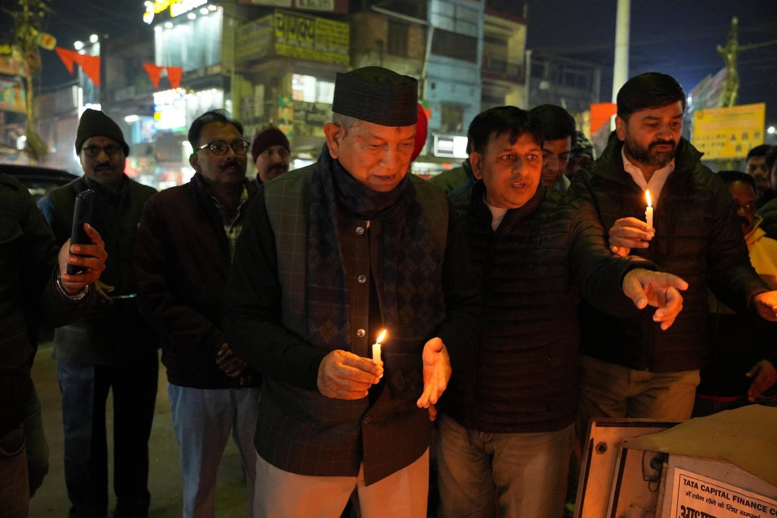 डोईवाला में कांग्रेस का कैंडल मार्च, हरीश रावत ने की सीबीआई जांच की मांग