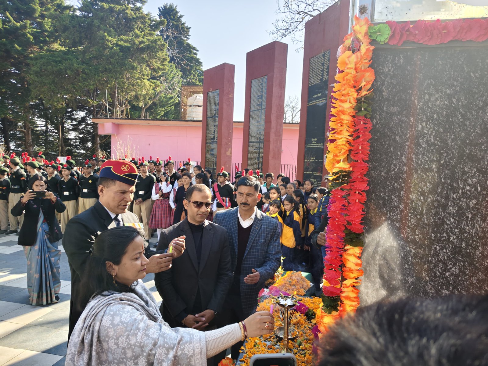 विजय दिवस पर पिथौरागढ़ में अमर शहीदों को दी गई श्रद्धांजलि