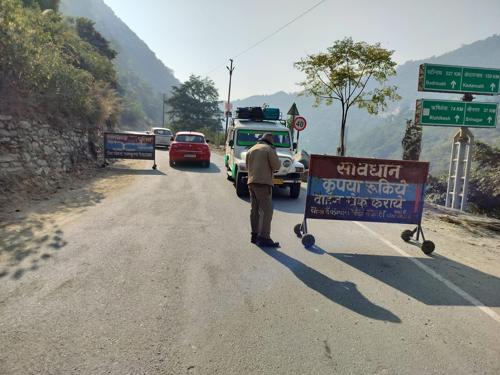 पौड़ी पुलिस का चेकिंग अभियान, सड़क सुरक्षा को लेकर सख्ती