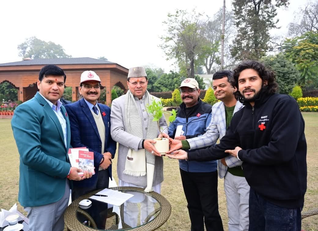 सीएम धामी ने ली रेड क्रॉस सोसायटी की आजीवन सदस्यता