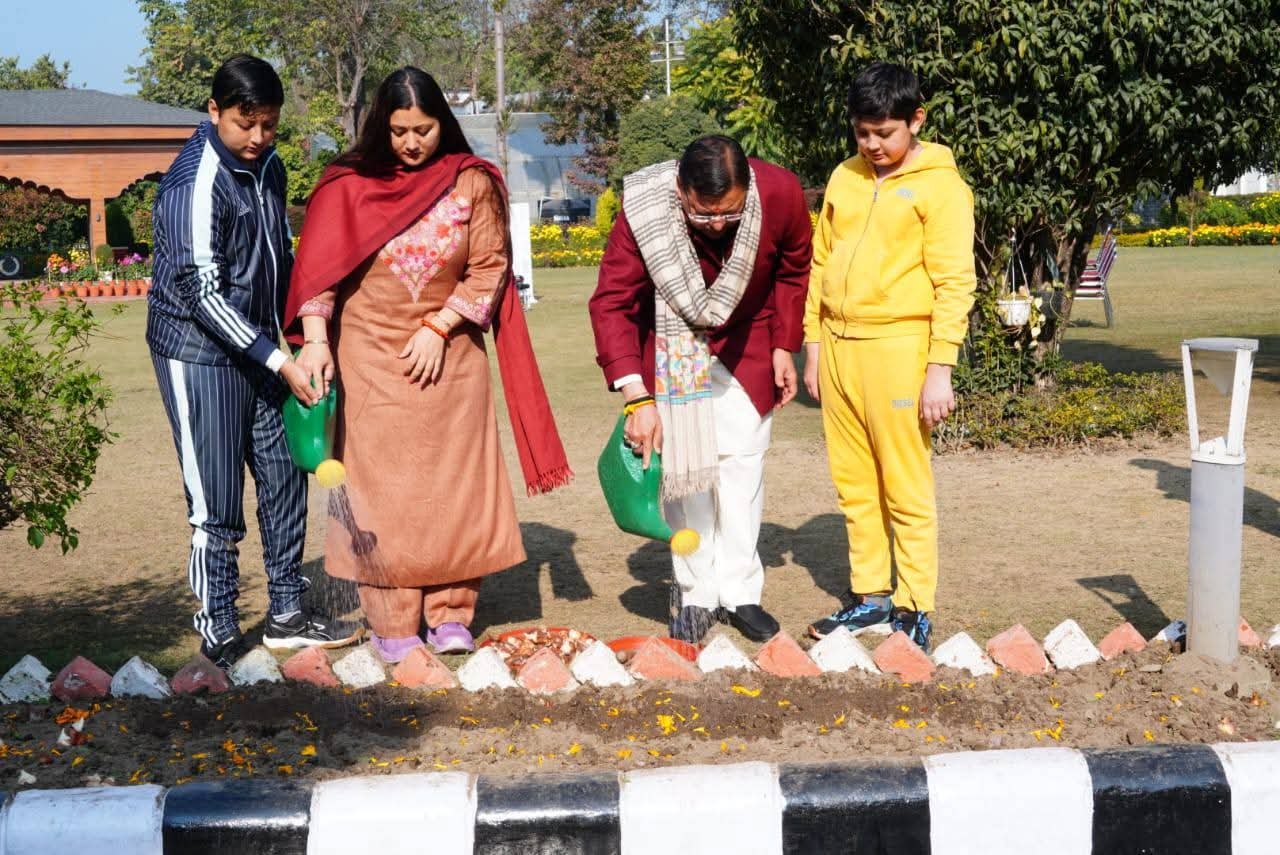 सीएम धामी ने की 17 प्रजातियों के ट्यूलिप उगाने की मुहिम