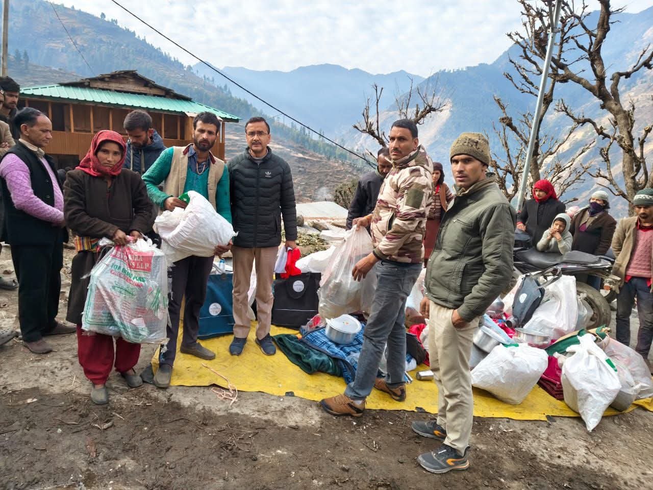 उत्तरकाशी में अग्निकांड प्रभावित परिवारों को दी गई मदद