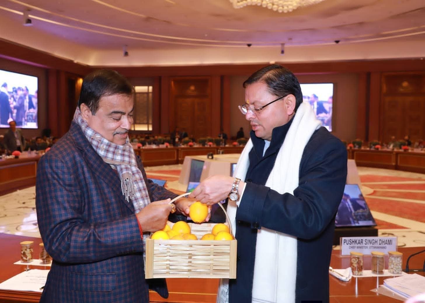 सड़क परिवहन मंत्री के साथ सीएम धामी बैठक में शामिल हुए, नेशनल हाईवे प्रोजेक्ट की समीक्षा