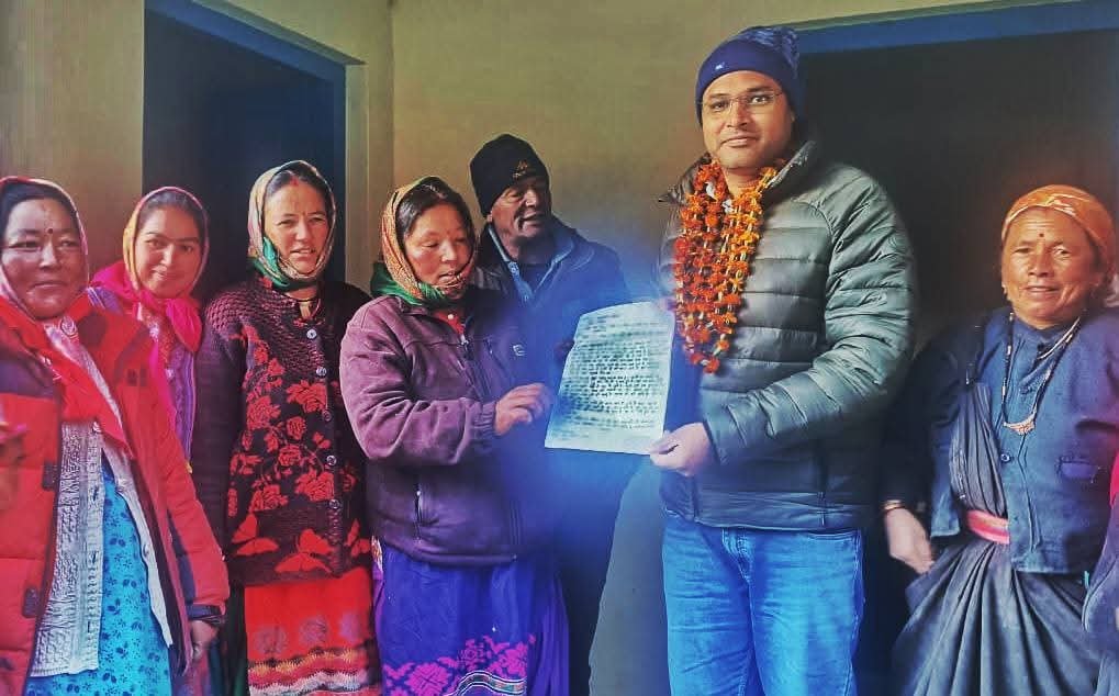 चमोली के तमक गांव पहुंचे डीएम, लोगों ने किया स्वागत