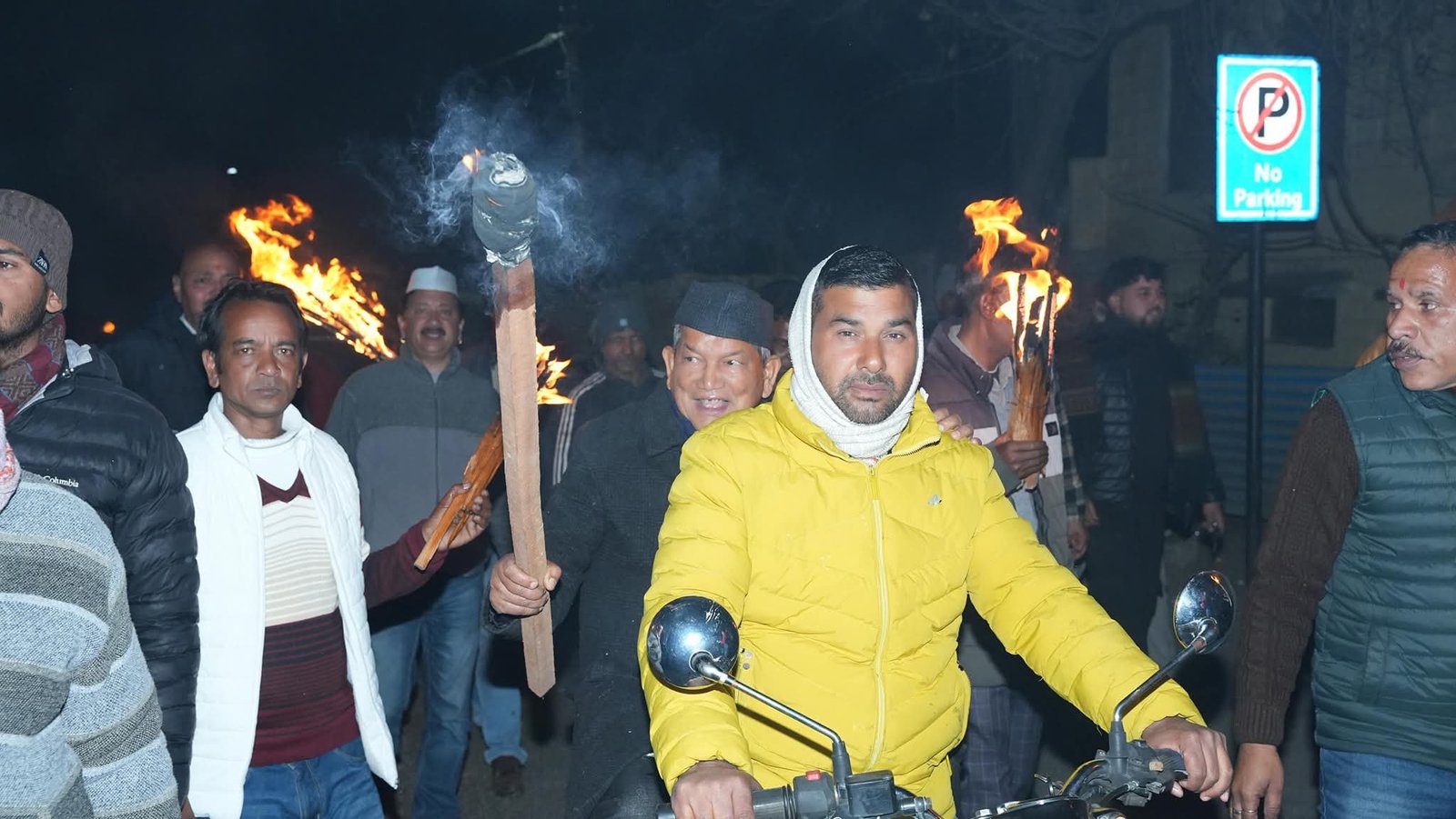 बागेश्वर के गरुड़ में कांग्रेस का मशाल जुलूस, अंकिता भंडारी को इंसाफ दिलाने की मांग, पूर्व मुख्यमंत्री हरीश रावत भी रहे मौजूद