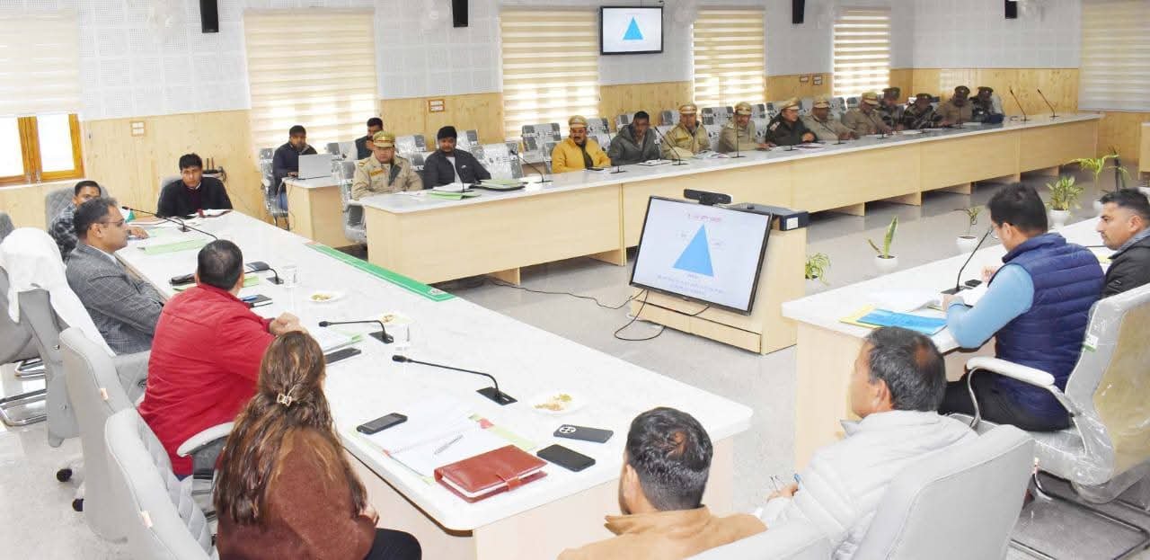 चमोली में वनाग्नि सुरक्षा को लेकर डीएम की बैठक