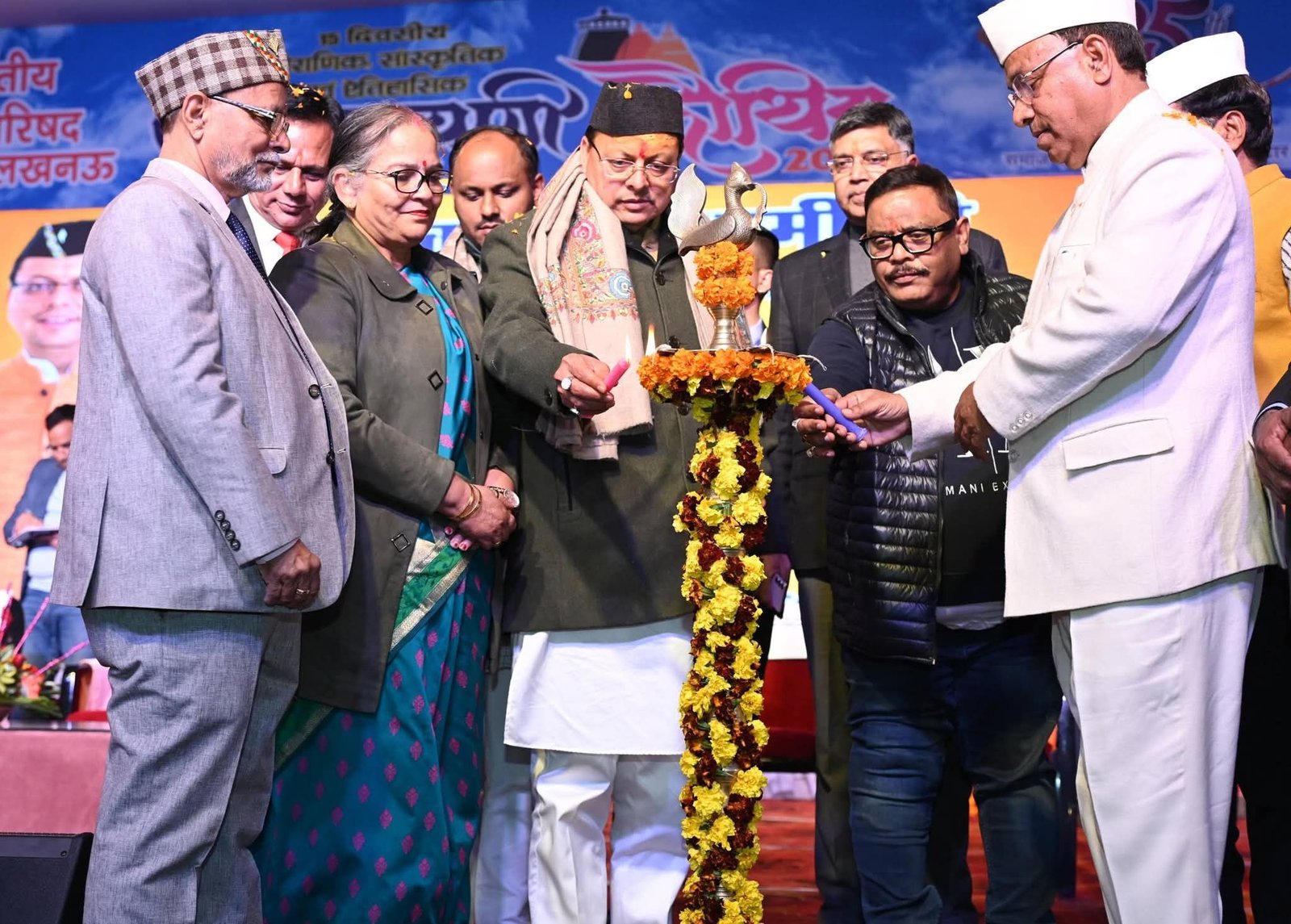 लखनऊ में उत्तरायणी कौथिग, सीएम धामी ने की शिरकत