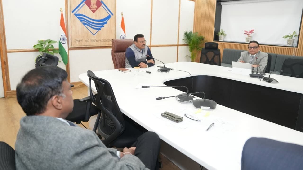 मुख्य सचिव ने विकास योजनाओं में तेजी लाने के दिए निर्देश