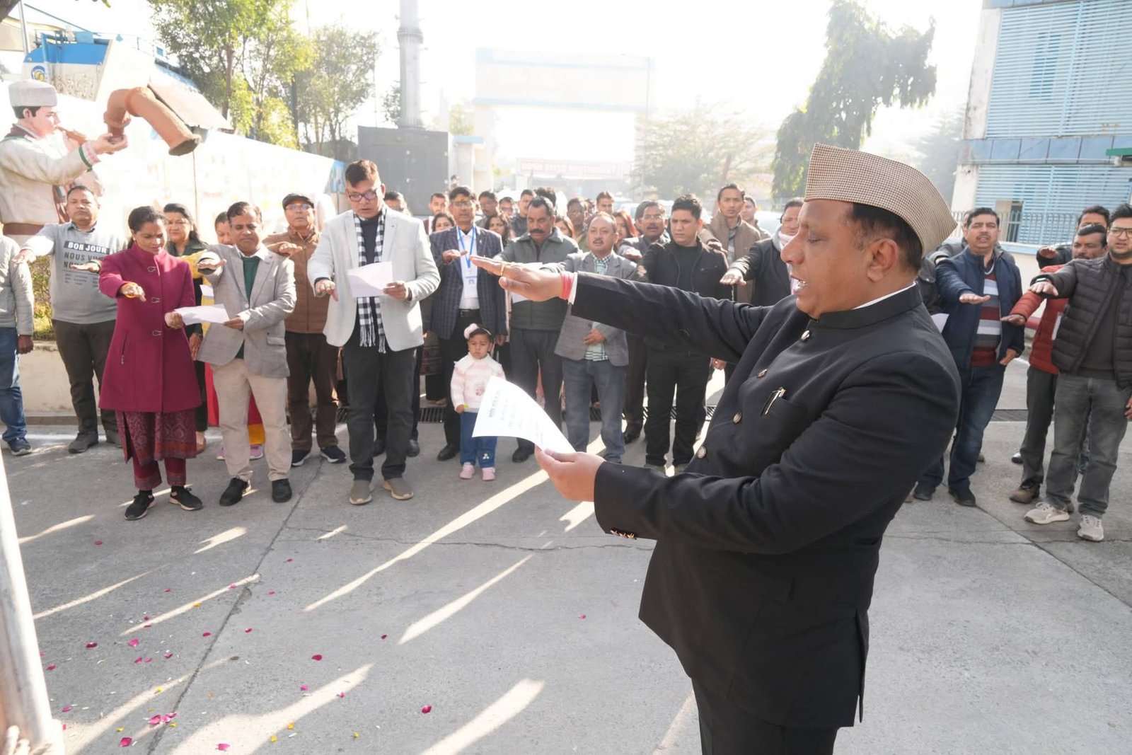 गणतंत्र दिवस पर डीजी सूचना ने फहराया तिरंगा