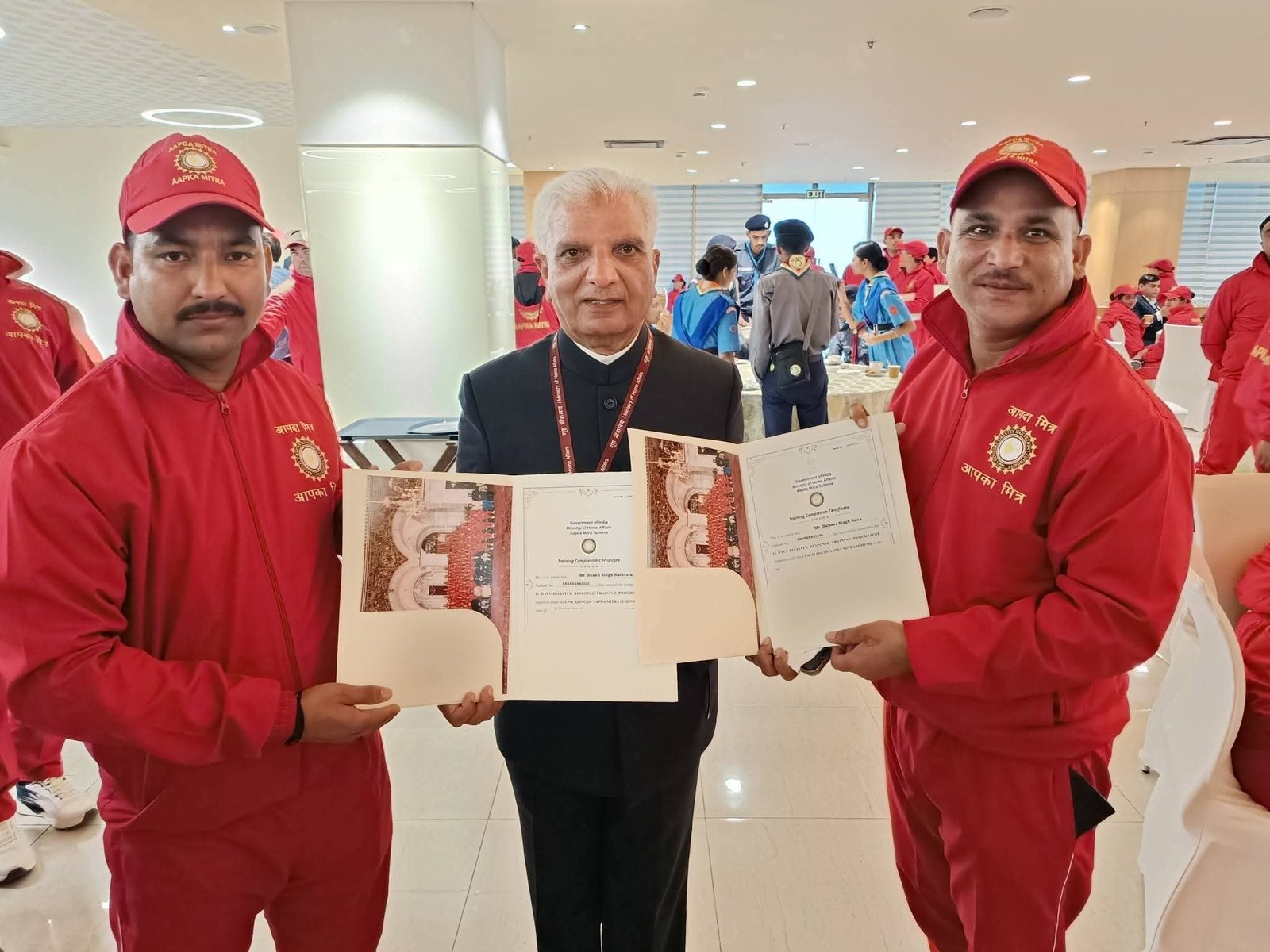 आपदा प्रबंधन से जुड़े दो स्वंय सेवकों का सम्मान