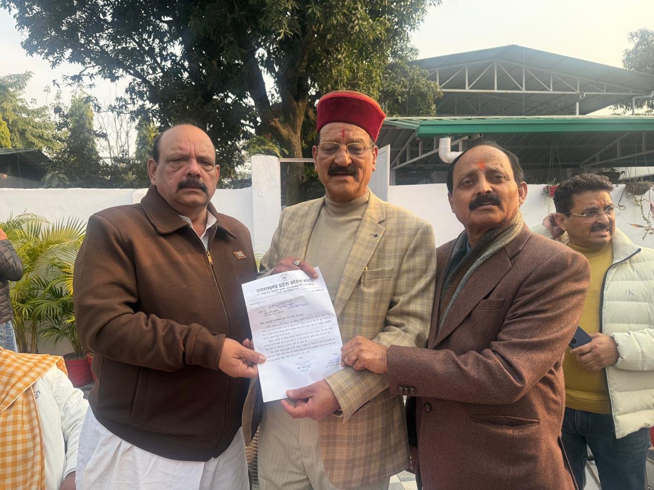 कांग्रेस नेताओं ने कैबिनेट मंत्री सुबोध उनियाल से की मुलाकात, देहरादून महानगर में अतिरिक्त आधार केंद्र खोलने की मांग