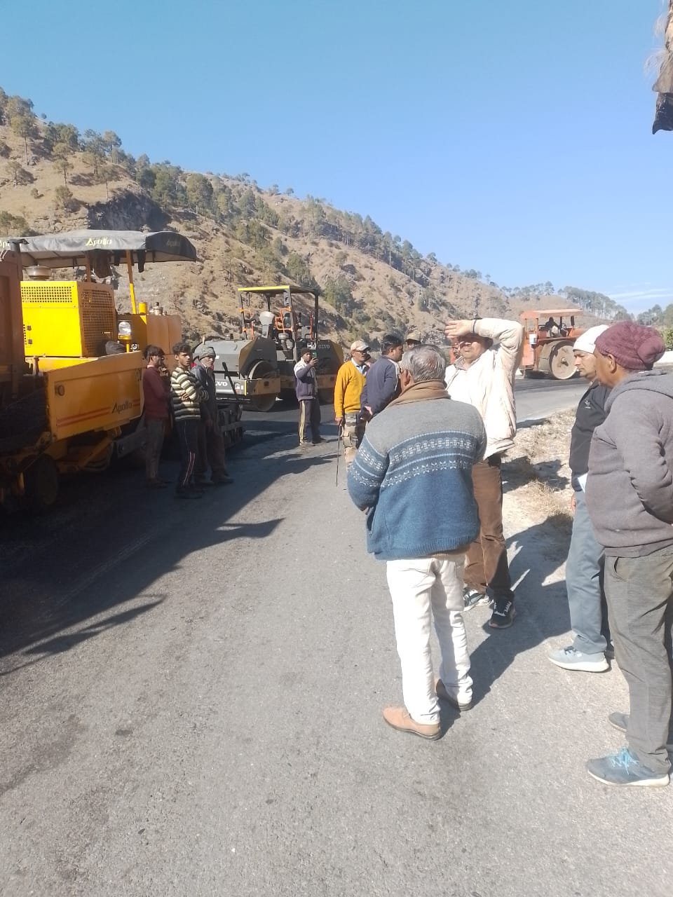 पिथौरागढ़ के कनालीछीना में डामरीकरण में गड़बड़ी को लेकर डीएम ने लगाई फटकार