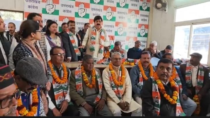 रिटायर्ड अफसरों ने देहरादून में ज्वाइन की कांग्रेस