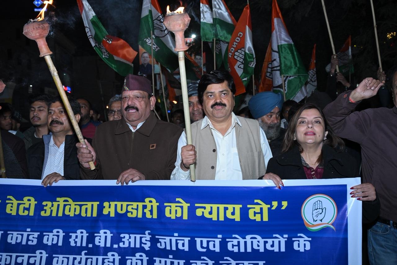 देहरादून में कांग्रेस ने निकाला मशाल जुलूस, अंकिता भंडारी केस की सीबीआई जांच की मांग,  हरीश रावत और गणेश गोदियाल का सरकार पर निशाना