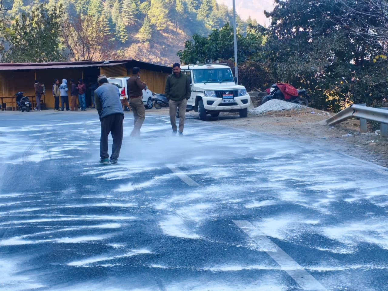 पिथौरागढ़ के नैनीपातल में पाला गिरने से गंभीर संकट