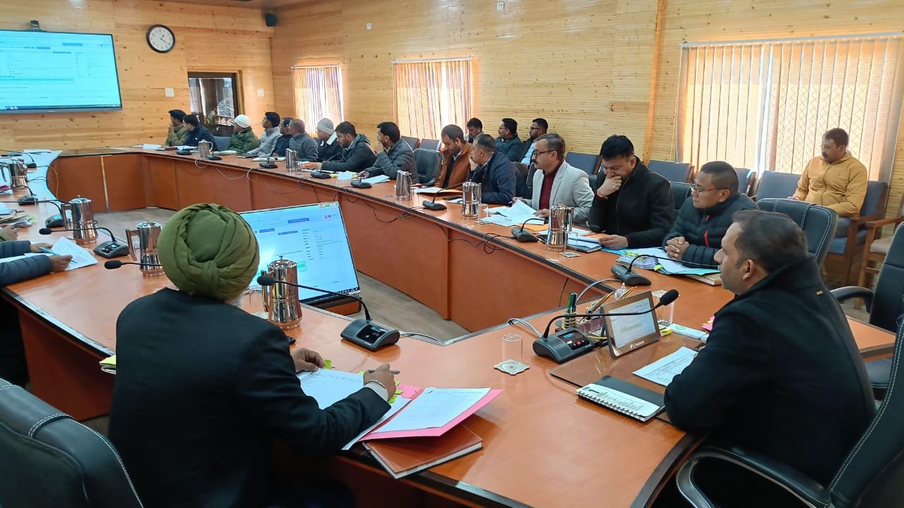 डीएम पिथौरागढ़ ने सीएम हेल्पलाइन नंबर को लेकर लापरवाही बरतने वालों पर कार्रवाई की दी चेतावनी