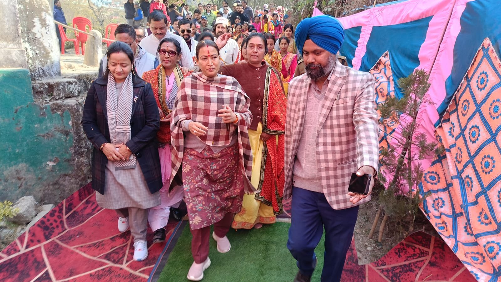 पिथौरागढ़ की बीसा बजेड़ न्याय पंचायत में जन जन की सरकार जन जन के द्वार कार्यक्रम में उमड़ी भीड़, कैबिनेट मंत्री रेखा आर्य ने सुनीं लोगों की समस्याएं