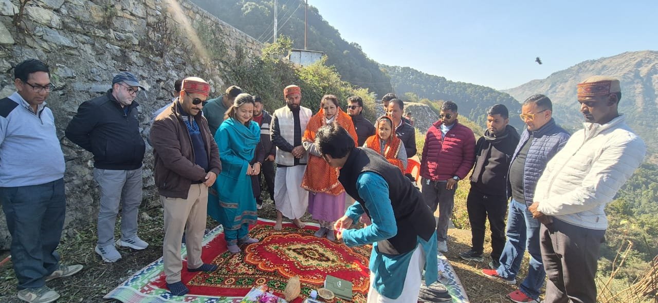 पिथौरागढ़ के नैनीपातल में कूड़ा निस्तारण को लेकर नगर निगम की पहल, एम आर एफ सेंटर का किया गया शिलान्यास