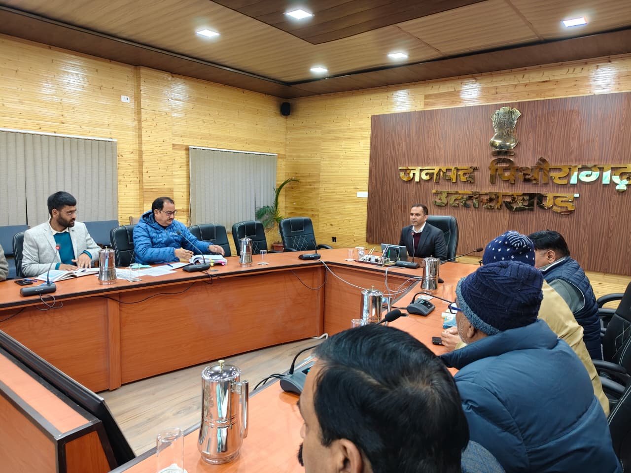 पिथौरागढ़ में जल स्रोत रिचार्ज करने को लेकर संजीदगी से काम, डीएम ने की समीक्षा