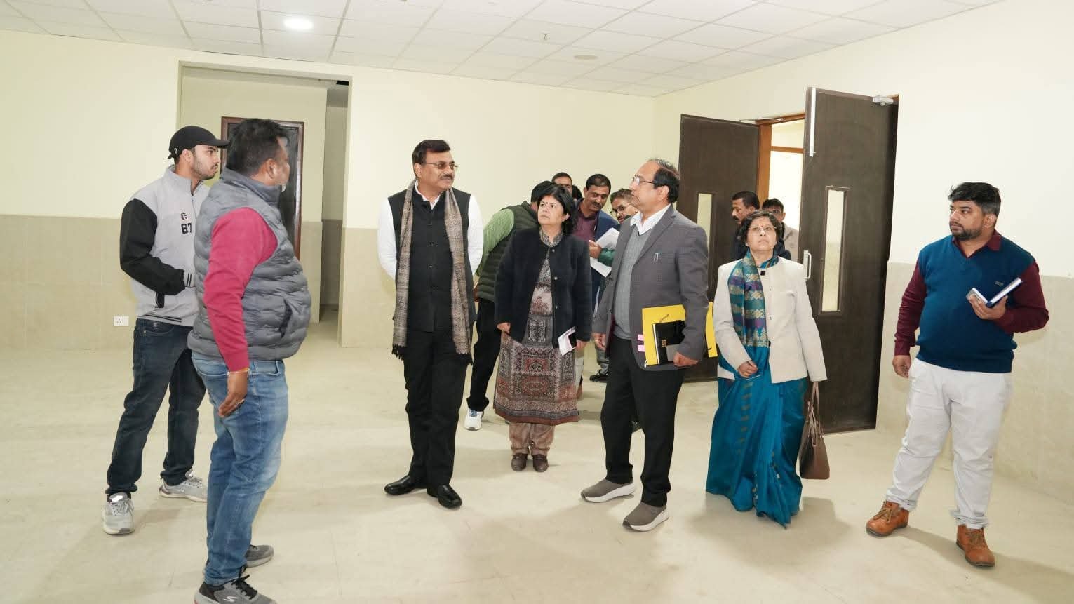 मुख्य सचिव आनन्द बर्धन ने किया निरीक्षण