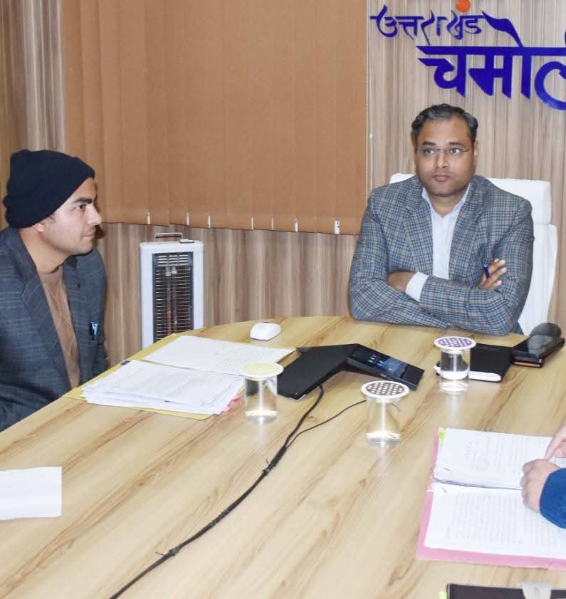 देवाल में ईंधन सप्लाई को लेकर डीएम ने की बैठक