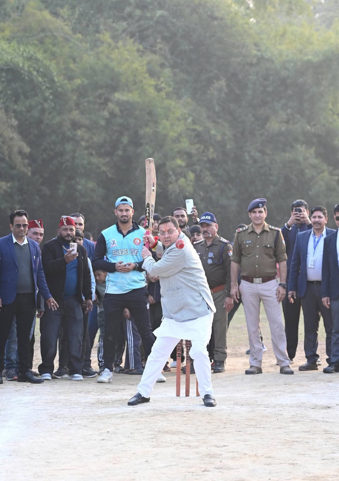 खटीमा में क्रिकेट प्रतियोगिता के समापन में शामिल हुए सीएम धामी