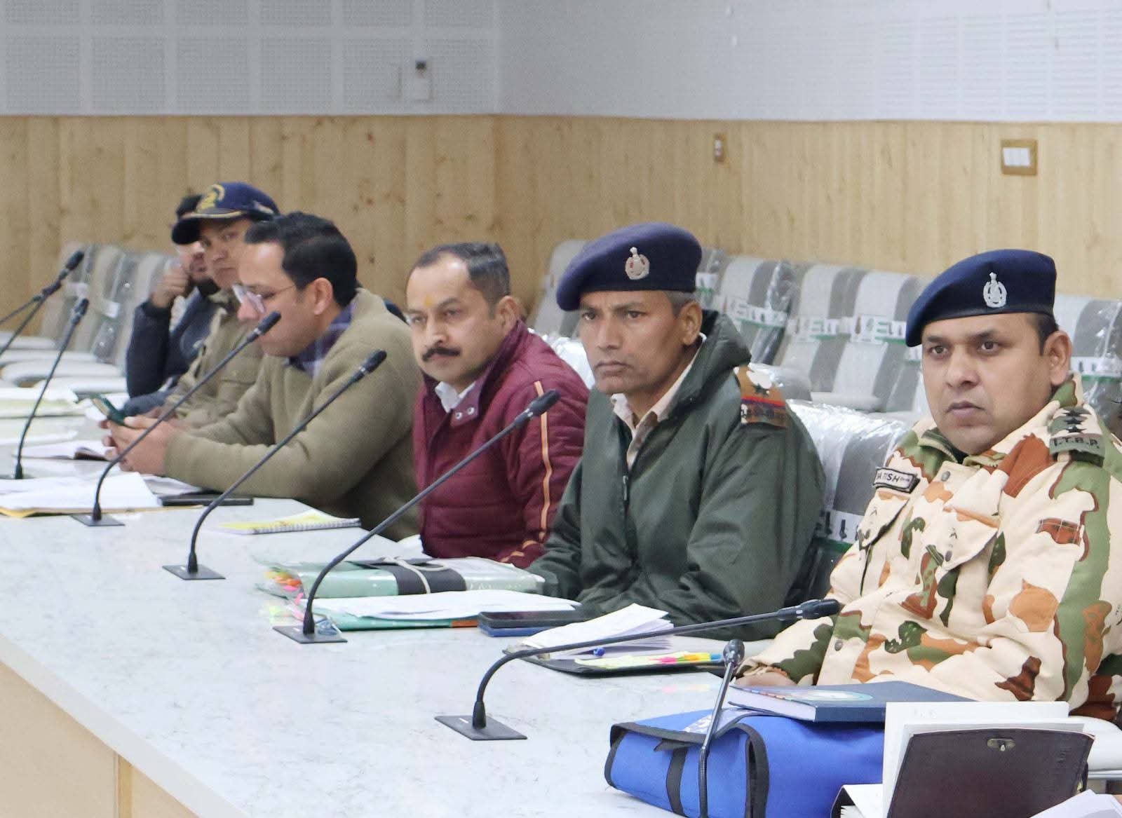 जमीन से जुड़े मामलों को लेकर चमोली में डीएम की अहम बैठक