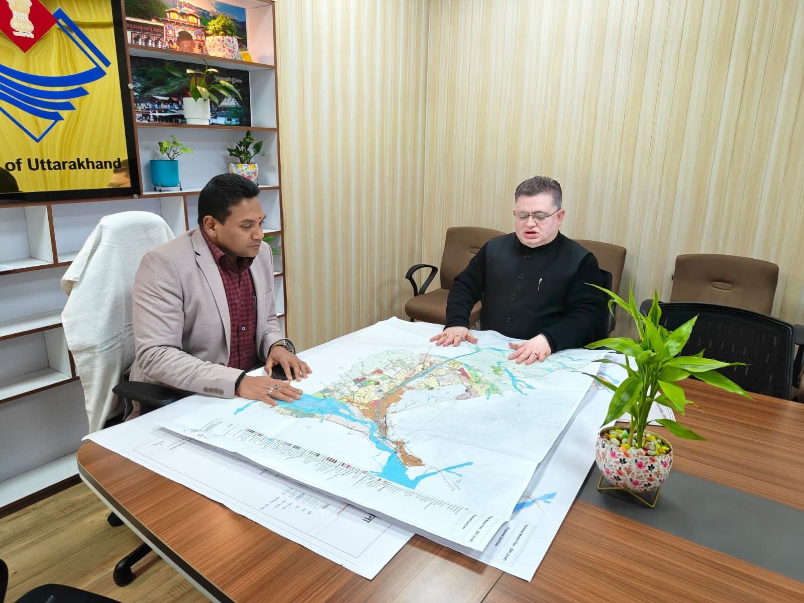 आवास सचिव आर राजेश कुमार ने नगर और ग्राम नियोजन विभाग की बैठक की