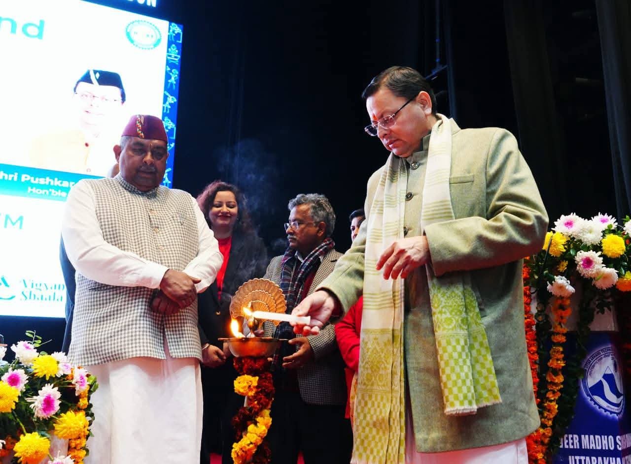 सीएम धामी ने 20 प्रतिभाशाली छात्राओं की थी स्कॉलरशिप