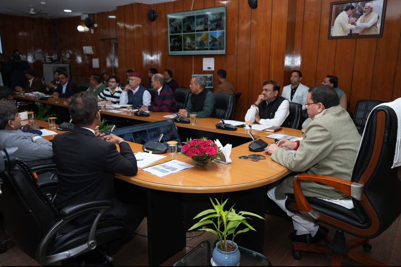 सीएम धामी ने ऋषिकेश कर्णप्रयाग रेल लाइन की समीक्षा की