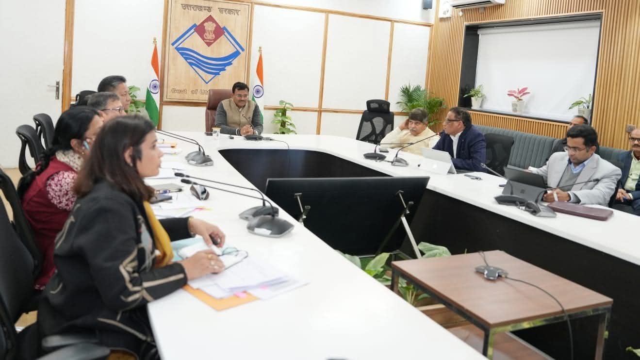 मुख्य सचिव ने राज्य प्राप्तियों की समीक्षा बैठक की