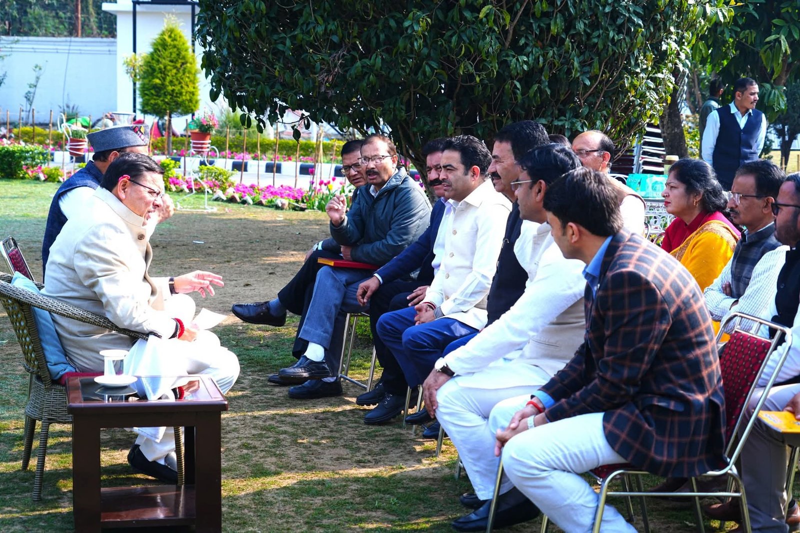 अधिकारी कर्मचारी शिक्षक मोर्चा के पदाधिकारियों से मिले सीएम धामी, दिया भरोसा