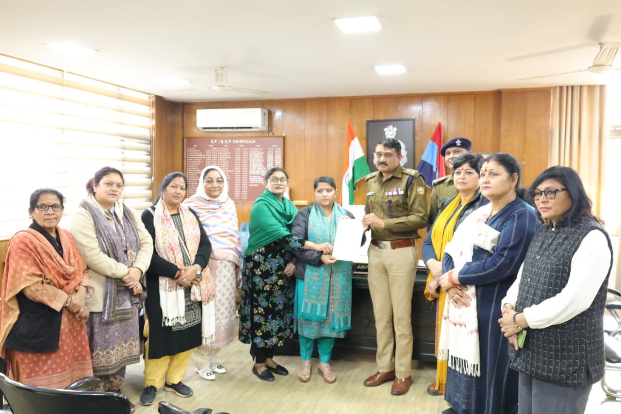 देहरादून में बिगड़ती कानून व्यवस्था को लेकर सवाल, महिला कांग्रेस ने SSP को सौंपा ज्ञापन, जल्द एक्शन लेने की मांग