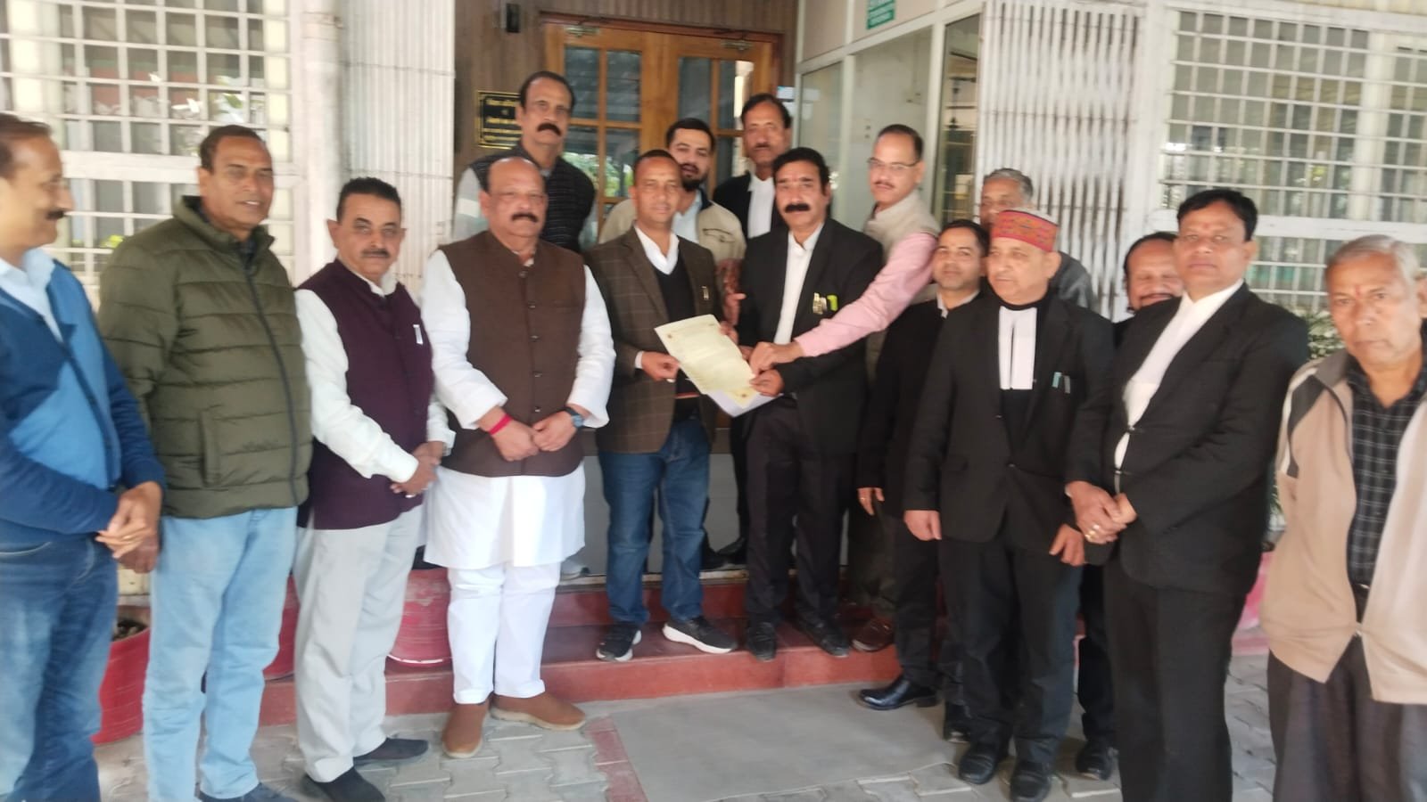 घूसखोर पंडत फिल्म पर बैन लगाने की मांग, देहरादून में ब्राह्मण महासभा ने डीएम को सौंपा ज्ञापन