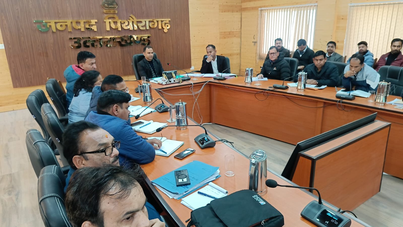 पिथौरागढ़ कलेक्ट्रेट में जनसुनवाई, डीएम ने दिए शिकायतों का जल्द समाधान करने के निर्देश