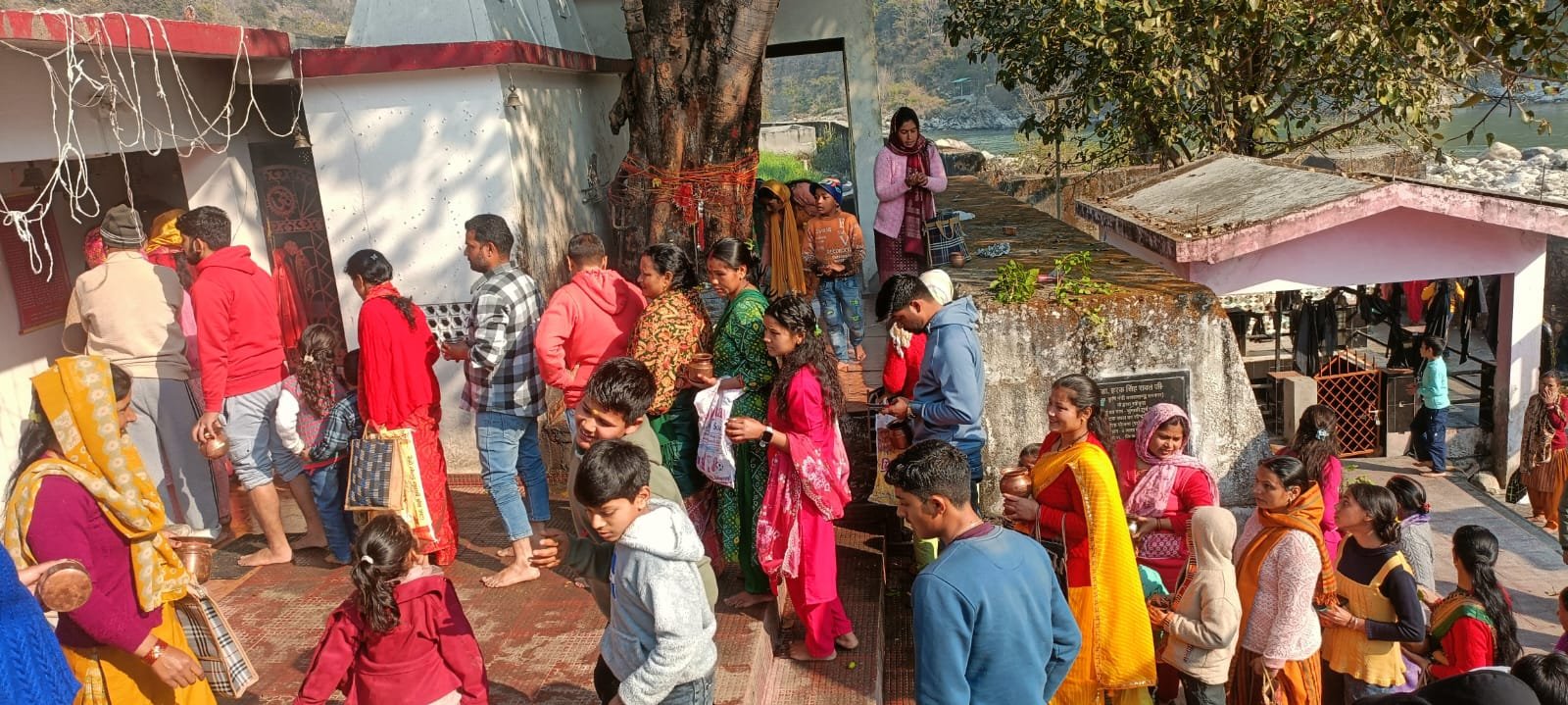 महाशिवरात्रि पर उमड़ा आस्था का जनसैलाब; मंदिरों में सुरक्षा और सुगम दर्शन हेतु रुद्रप्रयाग पुलिस की चाक-चौबंद व्यवस्थाएं