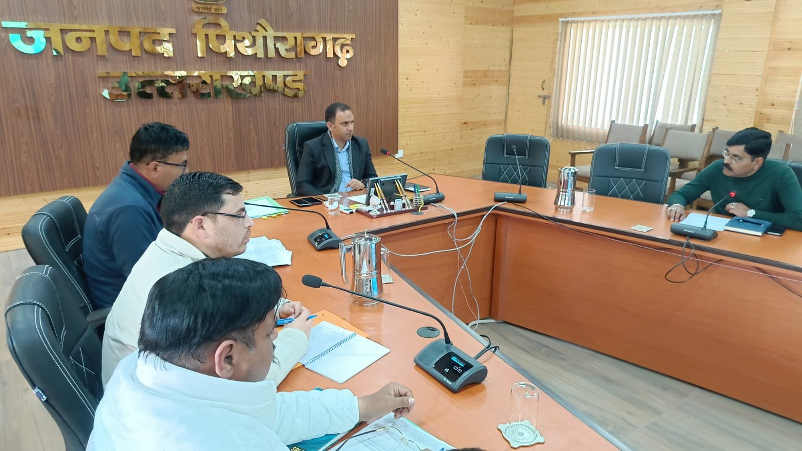 पिथौरागढ़ में डीएम ने की 20 सूत्रीय कार्यक्रमों की समीक्षा