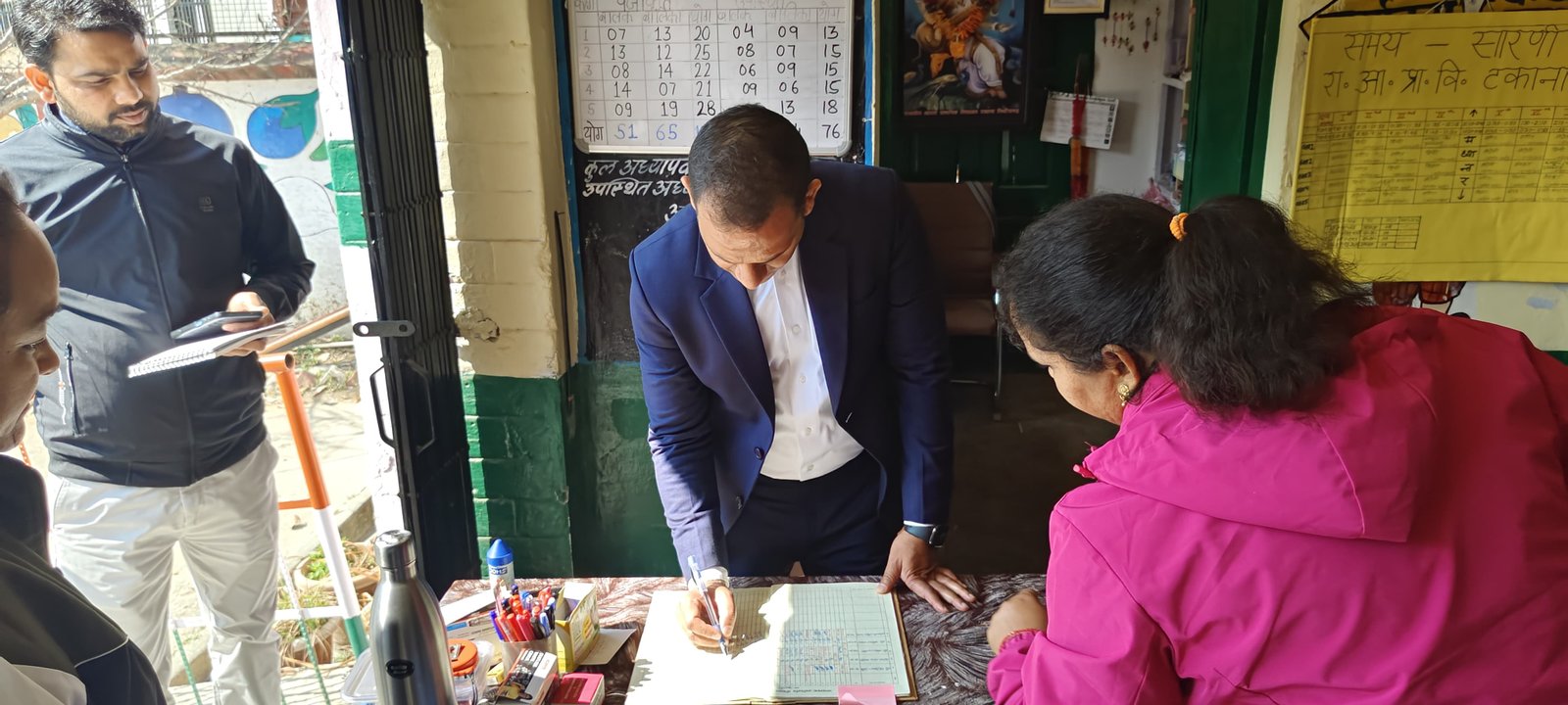 डीएम पिथौरागढ़ ने किया आंगनबाड़ी केंद्र का औचक निरीक्षण